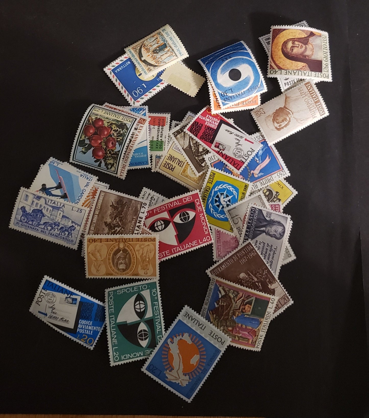 Lot 124 Italy SC#  , 1956-1969 Commemoratives, 500-600 VFOG/NH Singles, Moderate Duplication, Variety of Paper Fluorescences