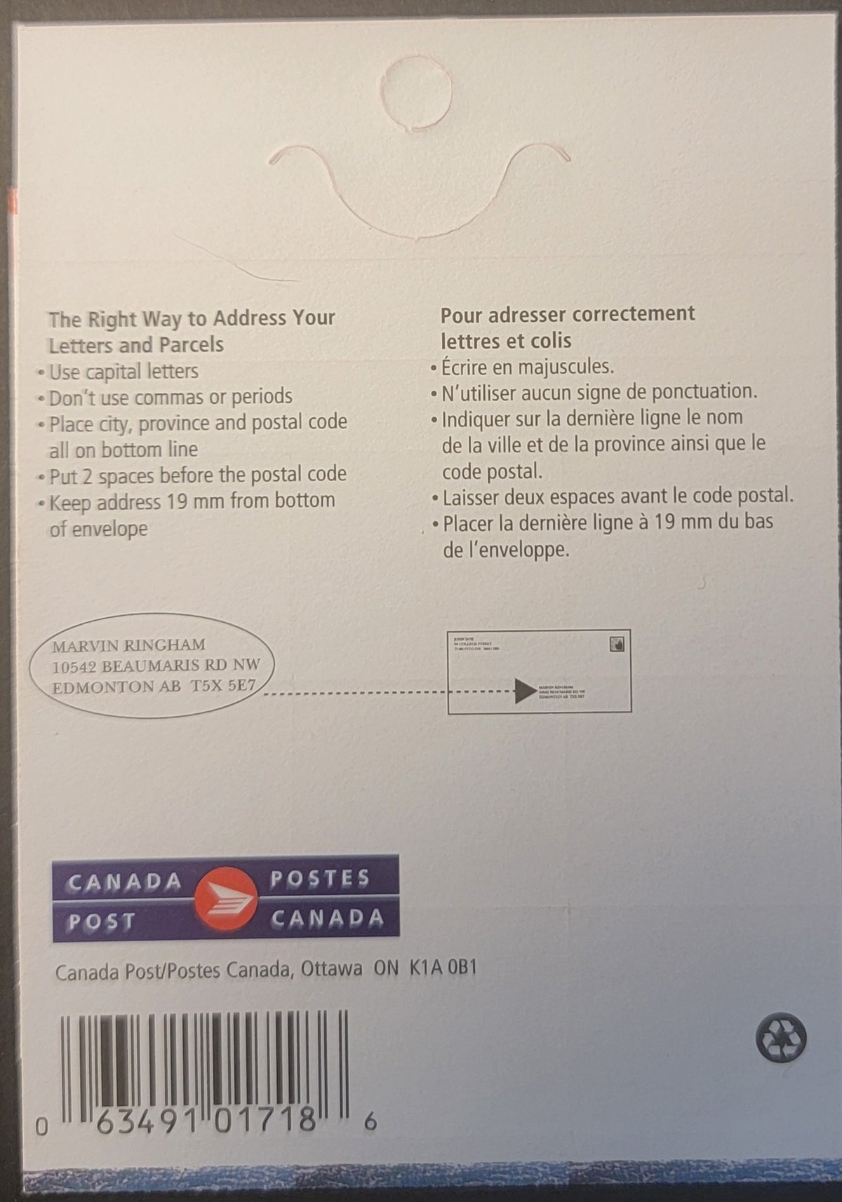 Lot 157 Canada #BK215Bavar 1998-1999 Definitive Issue, A 46c Multicolored Booklet, Unsealed Cover, C-Paper, LF Cover Stock, '3 Flags' & 'The Right Way To Address' Cover, Incorrect Imprint 'C' Instead Of 'J', APC Printing, Perf 13 x 13.5, 01718 6 Barcode