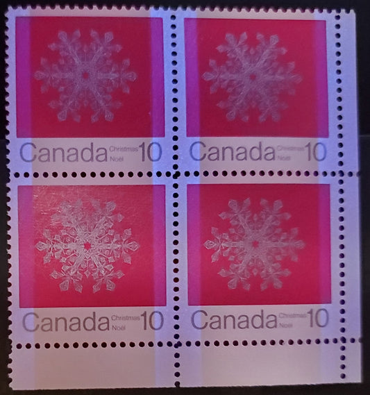 Lot 35 Canada #556pi 10c Deep Carmine And Silver, 1971 Christmas - Snowflakes Issue, A VFNH LR Block Of 4 W2B On HF Horizontal Ribbed Paper