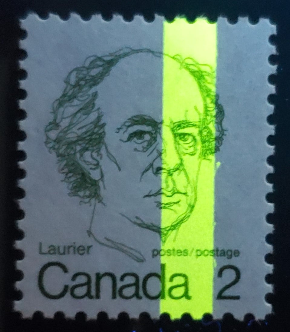 Canada #587i T3a 2c Green Sir Wilfred Laurier, 1973 - 1976 Caricature Issue, A VFNH Single On NF/NF Deep Bluish Grey Paper, G2aC Tagging Error